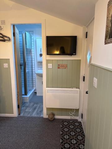霍利黑德The Little Garden Hideaway With Stunning Sea Views And Garden住宿加早餐旅馆 外观 照片