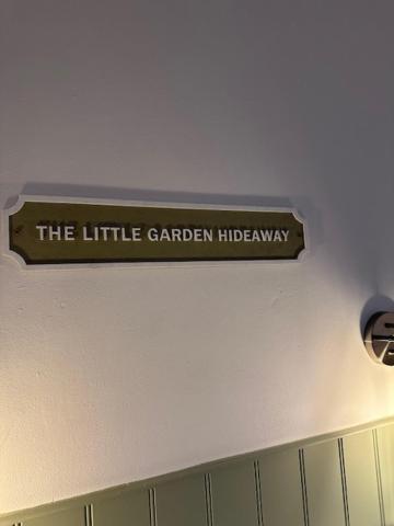 霍利黑德The Little Garden Hideaway With Stunning Sea Views And Garden住宿加早餐旅馆 外观 照片